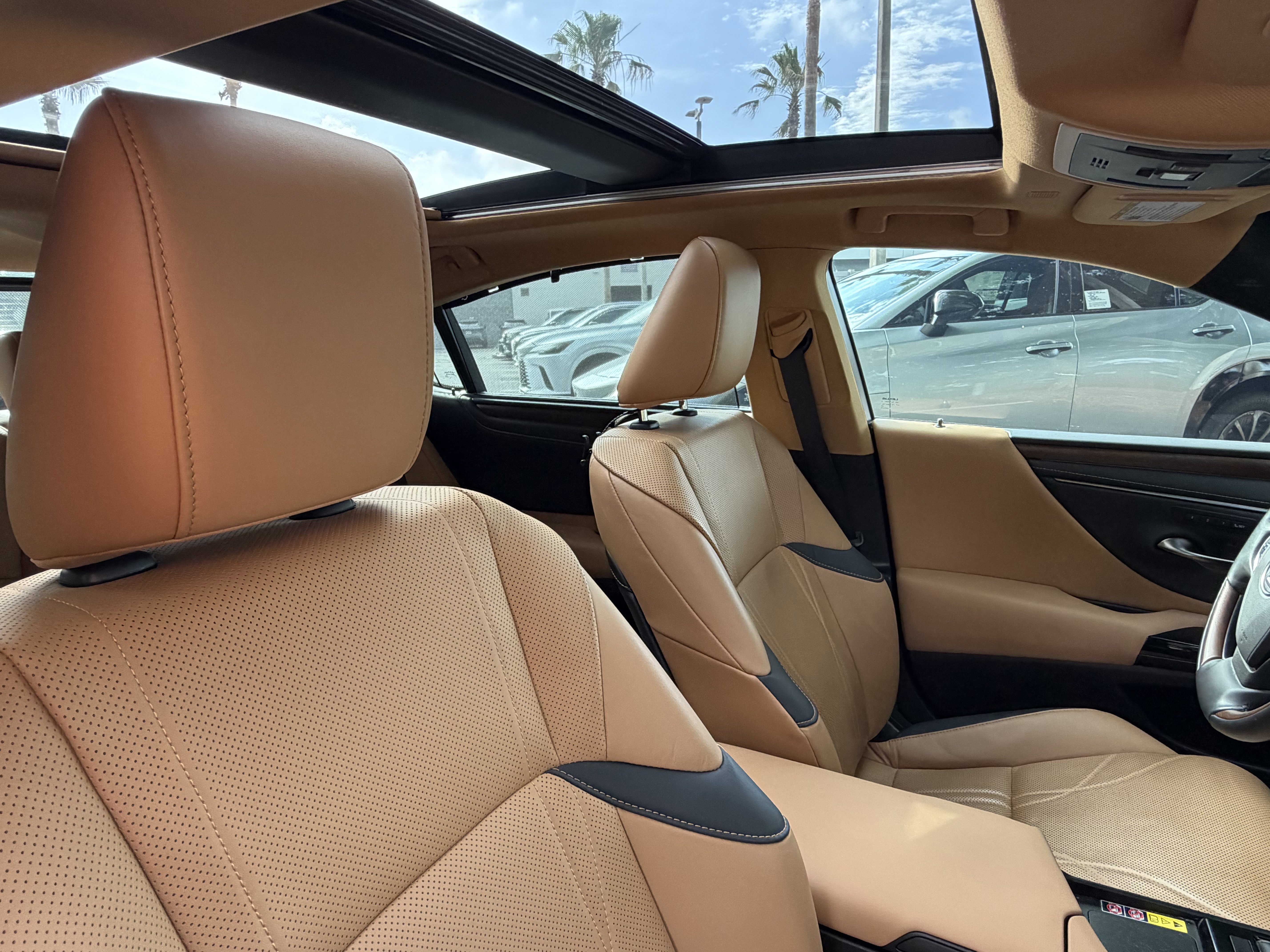 Used 2023 Lexus ES 350 Ultra Luxury w/ Accessory Package (Z2) FWD image 46