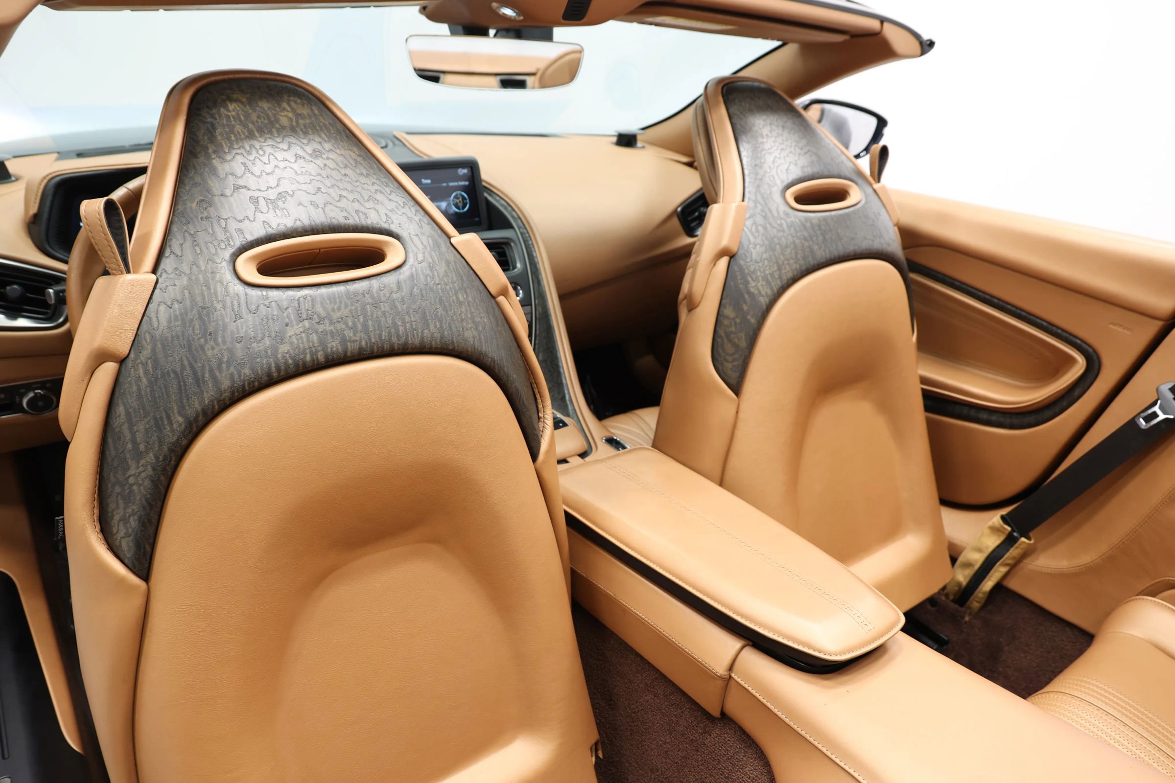 Used 2020 Aston Martin DB11 Volante image 3