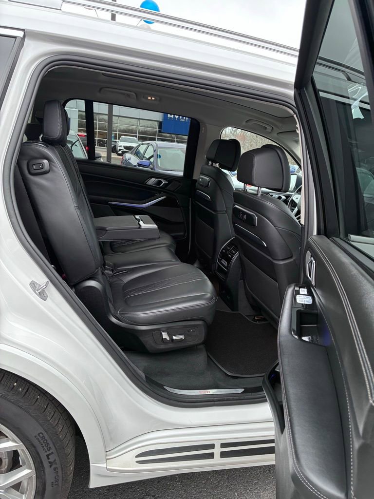 Used 2024 BMW X7 xDrive40i w/ Premium Package AWD/4WD image 34
