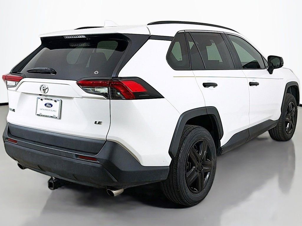 Used 2020 Toyota RAV4 LE image 7