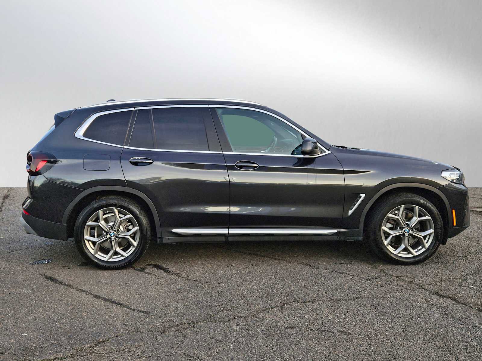 Used 2022 BMW X3 xDrive30i w/ Premium Package 2 image 2