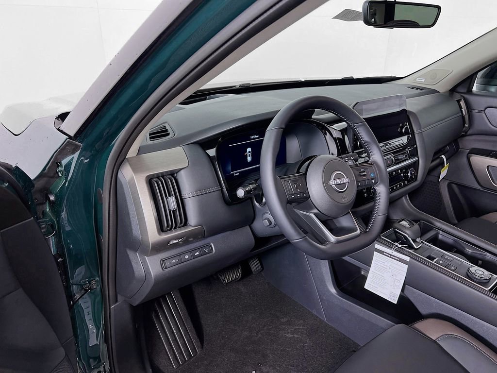 Used 2025 Nissan Pathfinder Platinum image 8