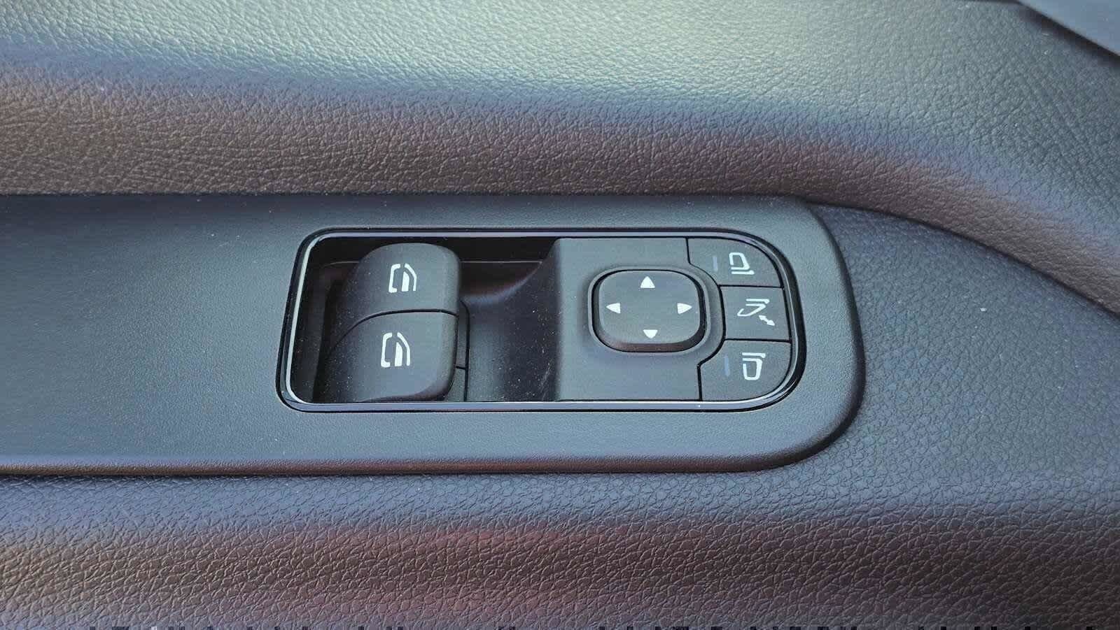 Used 2025 Mercedes-Benz Sprinter 2500 image 23