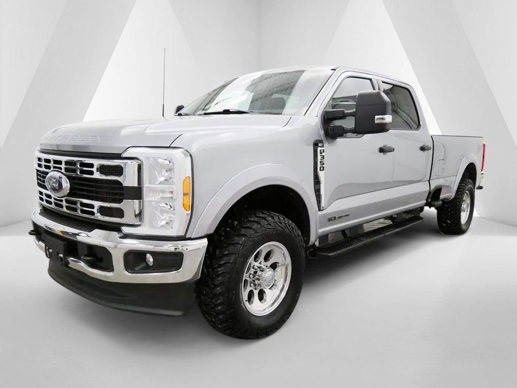 Used 2023 Ford F350 XLT image 3