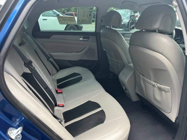 Used 2015 Hyundai Sonata SE w/ Option Group 09 FWD image 10