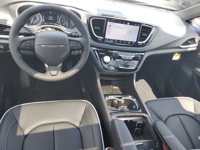 New 2027 Chrysler Pacifica Limited w/ Family Tech Group AWD/4WD image 13