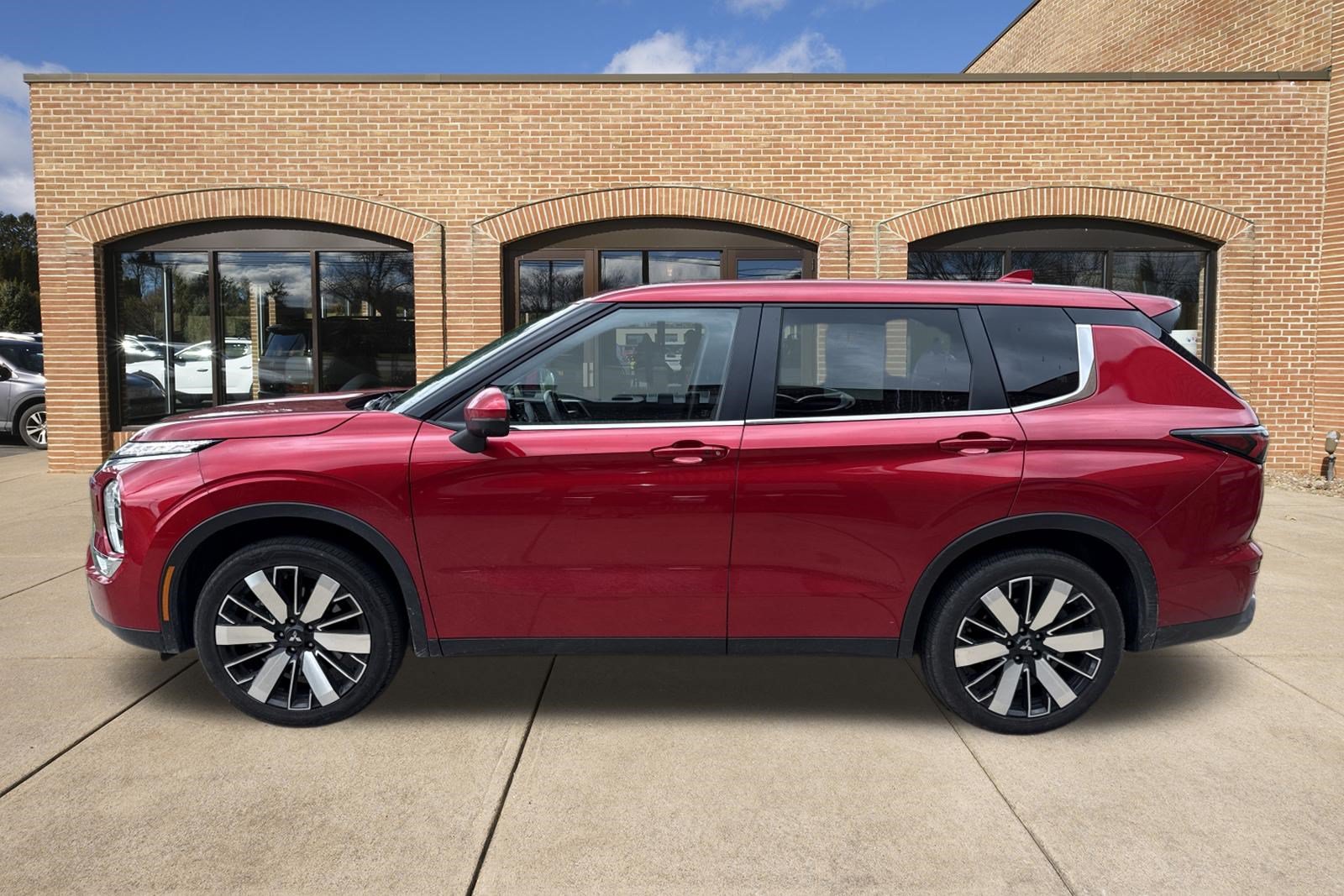 Used 2025 Mitsubishi Outlander SE AWD/4WD image 12