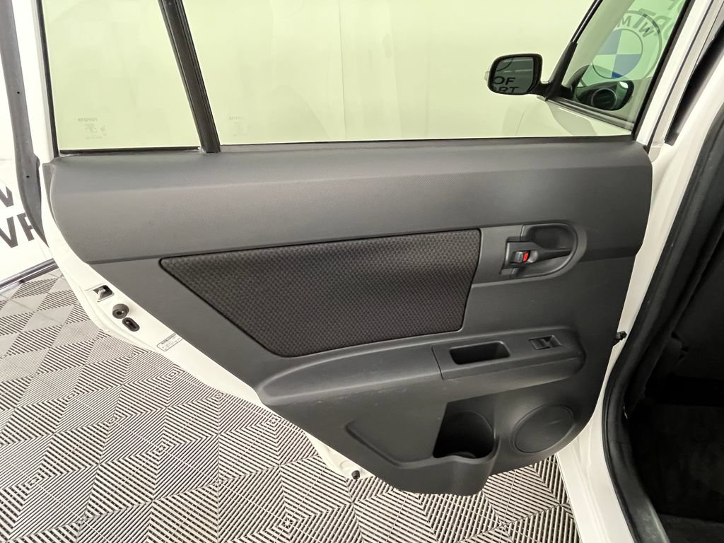 Used 2010 Scion xB FWD image 25