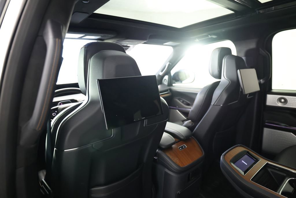 Used 2025 Lincoln Navigator Black Label AWD/4WD image 17
