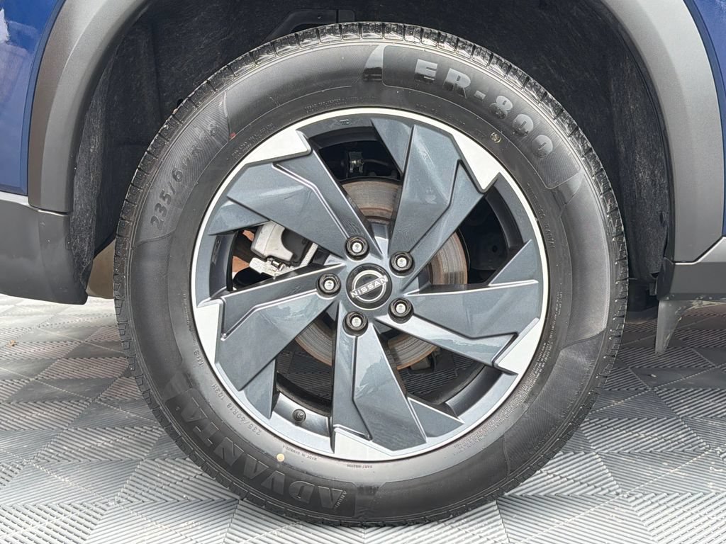Used 2024 Nissan Rogue SV AWD/4WD image 19