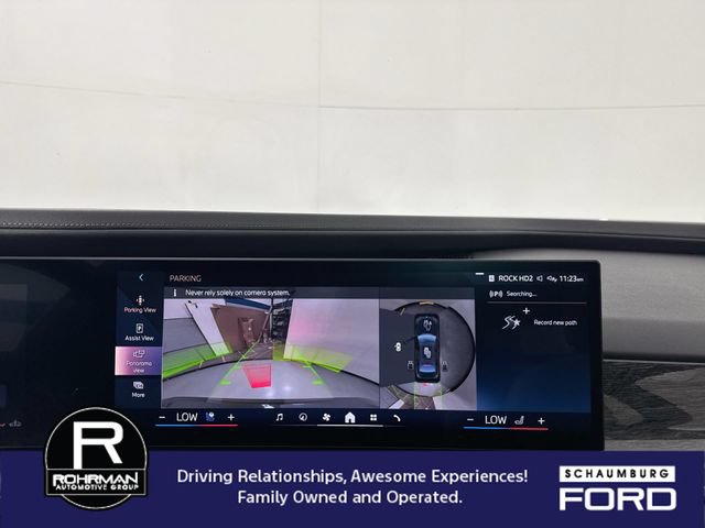 Used 2024 BMW 760i xDrive w/ Premium Package AWD/4WD image 8