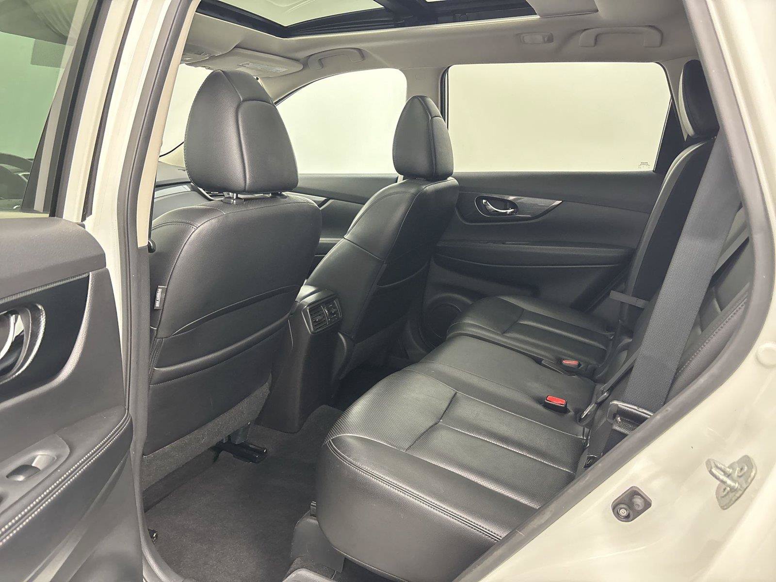 Used 2016 Nissan Rogue SL w/ SL Premium Package FWD image 29