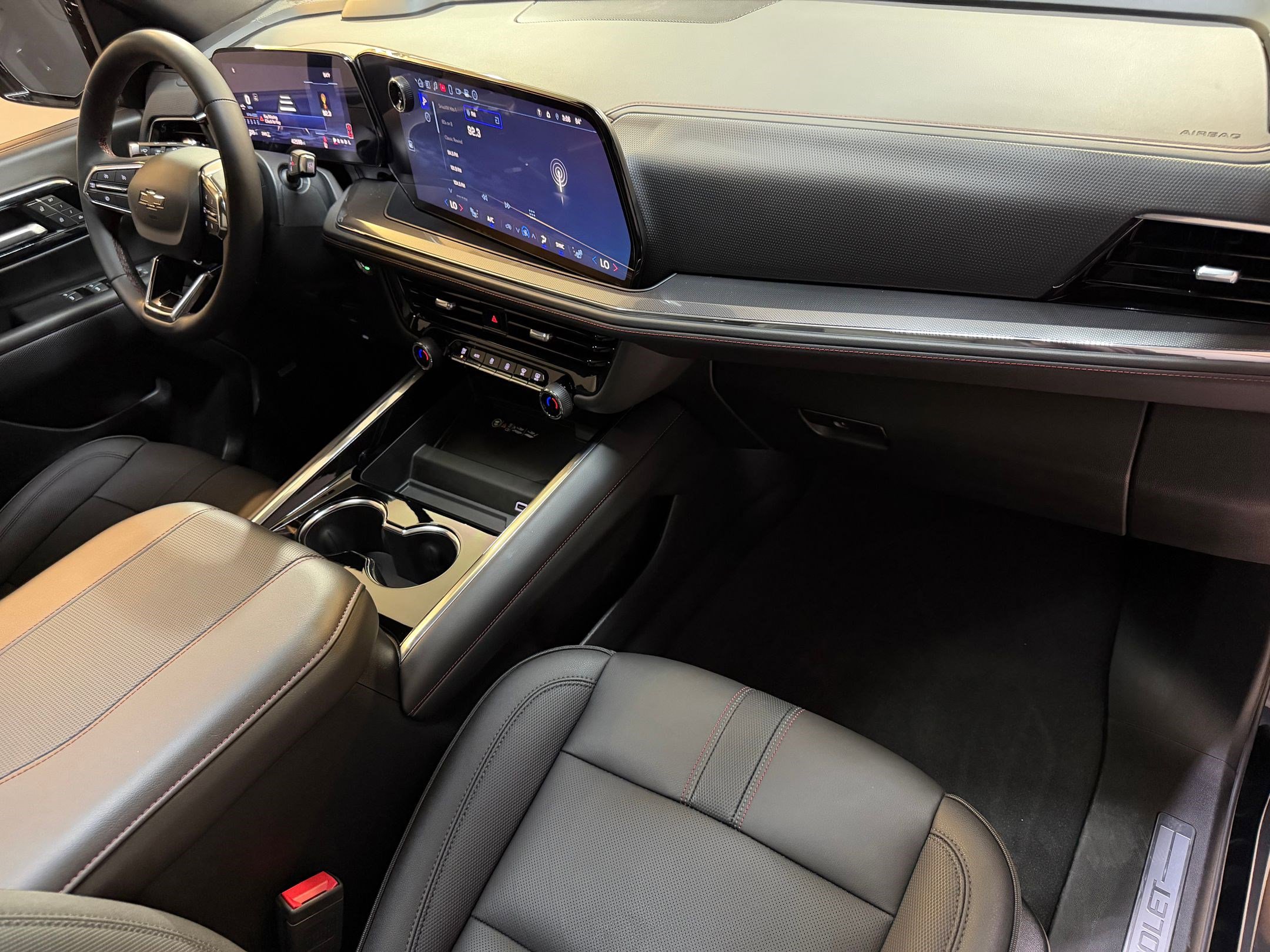 Used 2025 Chevrolet Suburban RST w/ Comfort Package image 49