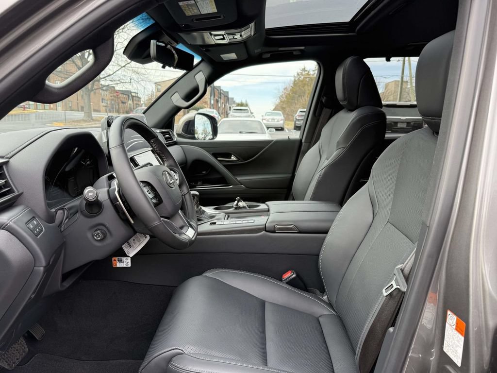 Used 2025 Lexus LX 600 4WD w/ Accessory Package (Z1) image 13