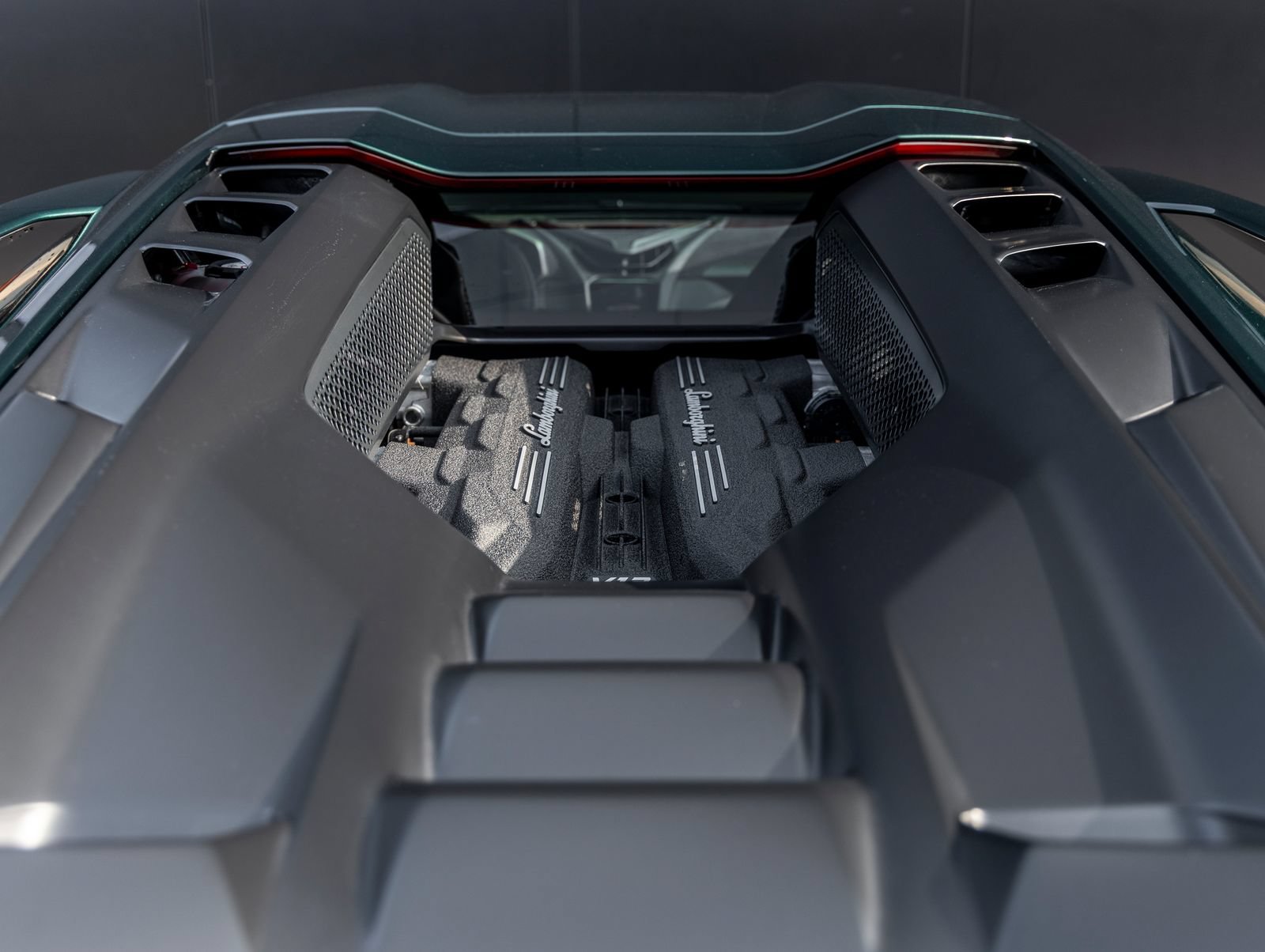 Used 2025 Lamborghini Revuelto AWD/4WD image 17