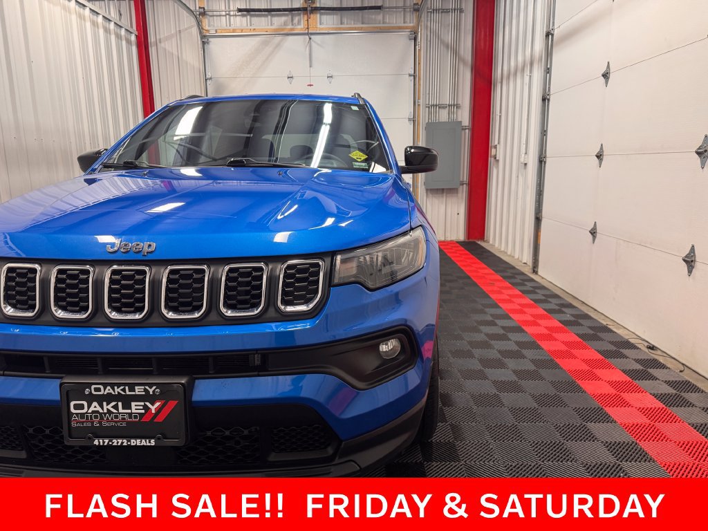 Used 2024 Jeep Compass Latitude AWD/4WD image 8