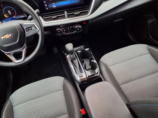 Used 2025 Chevrolet Trax LT w/ LT Convenience Package image 10
