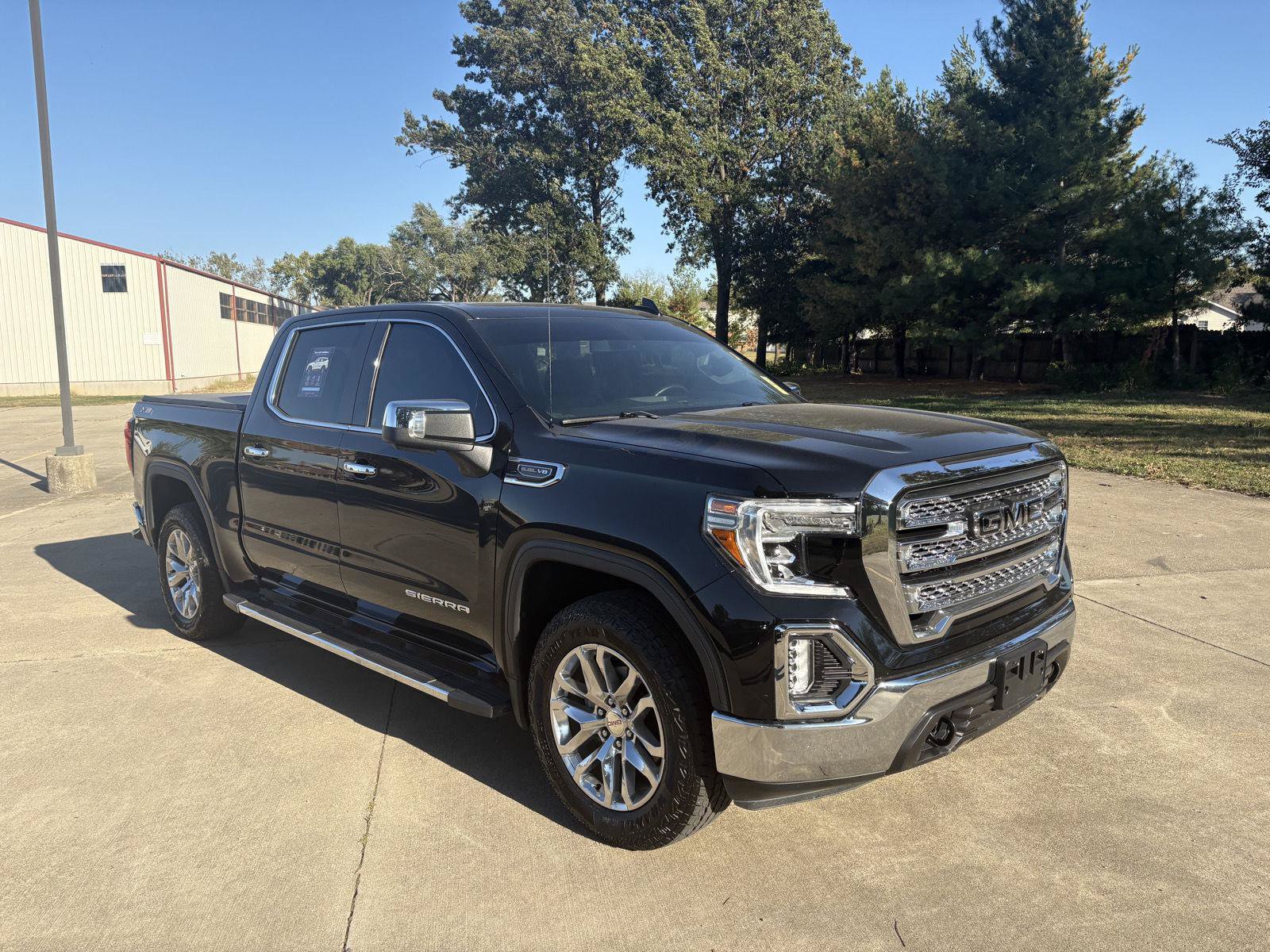 Used 2022 GMC Sierra 1500 SLT w/ SLT Premium Package AWD/4WD image 2