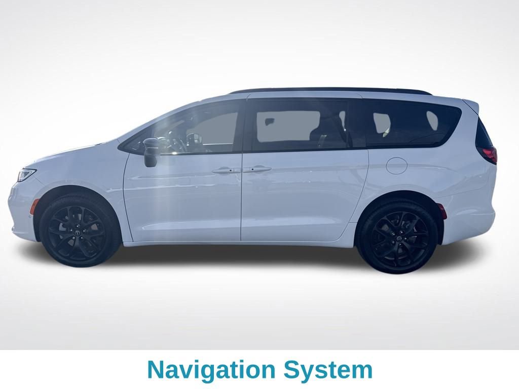New 2026 Chrysler Pacifica Limited w/ S Appearance Package AWD/4WD image 3