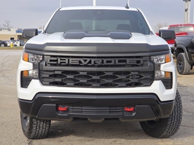 Used 2025 Chevrolet Silverado 1500 Custom Trail Boss w/ LPO, Dark Essentials Package image 3