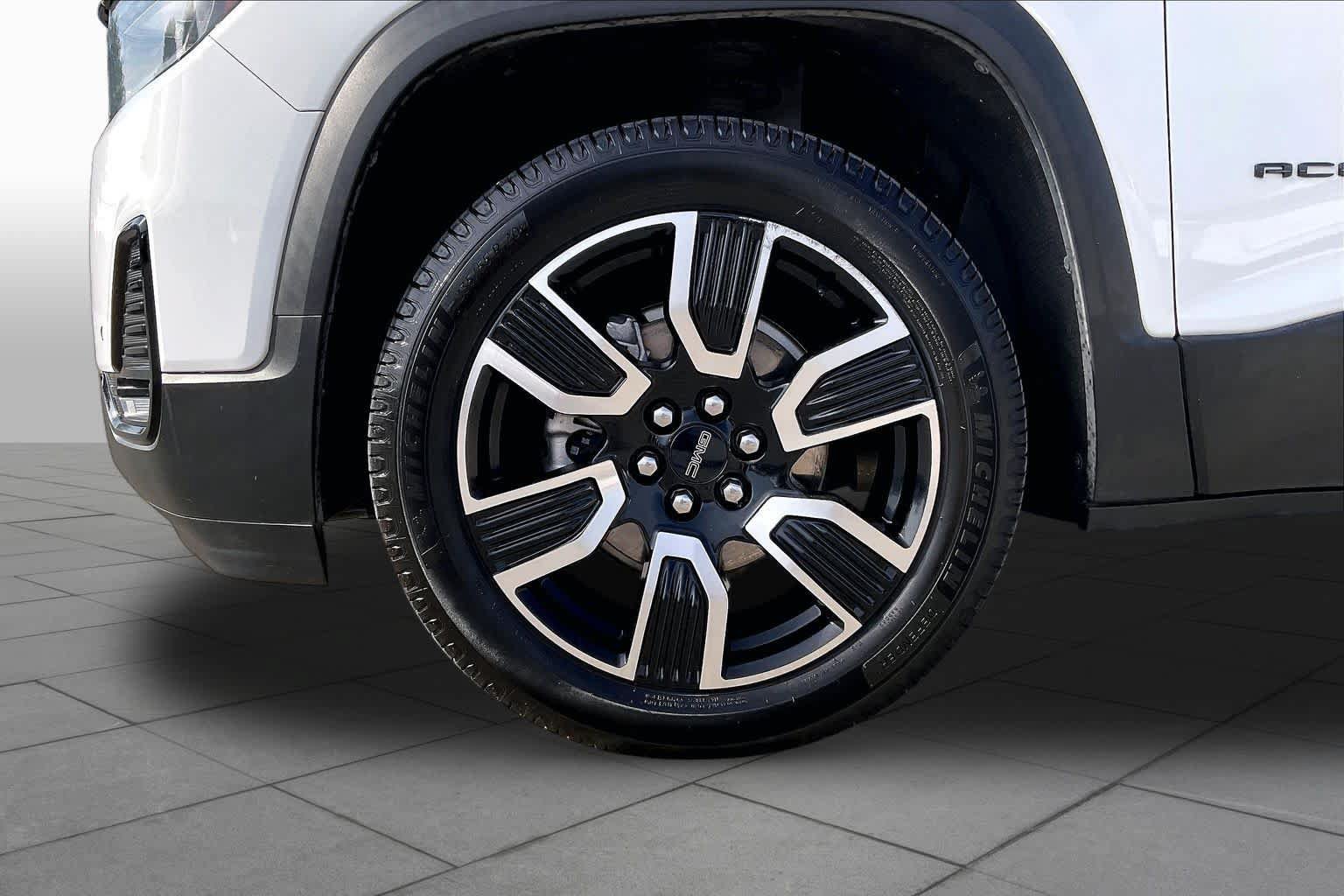 Used 2021 GMC Acadia SLT w/ Elevation Edition FWD image 11