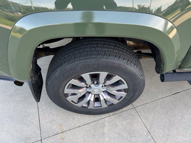 Used 2021 Toyota Tacoma Limited AWD/4WD image 14