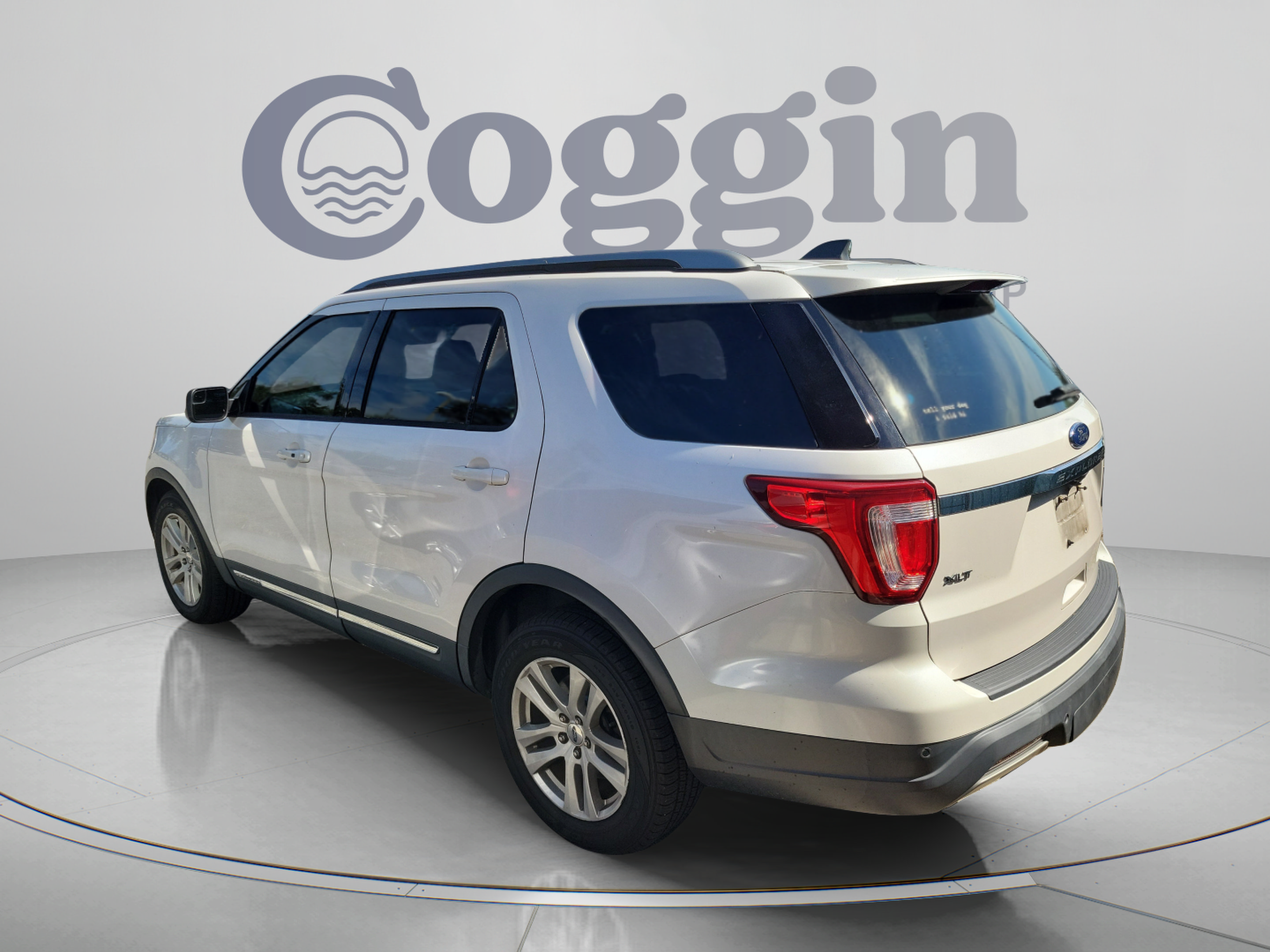 Used 2019 Ford Explorer XLT w/ Class III Trailer Tow Package FWD image 3