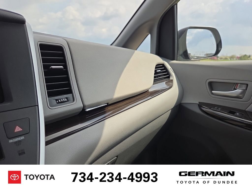 Used 2020 Toyota Sienna XLE FWD image 28
