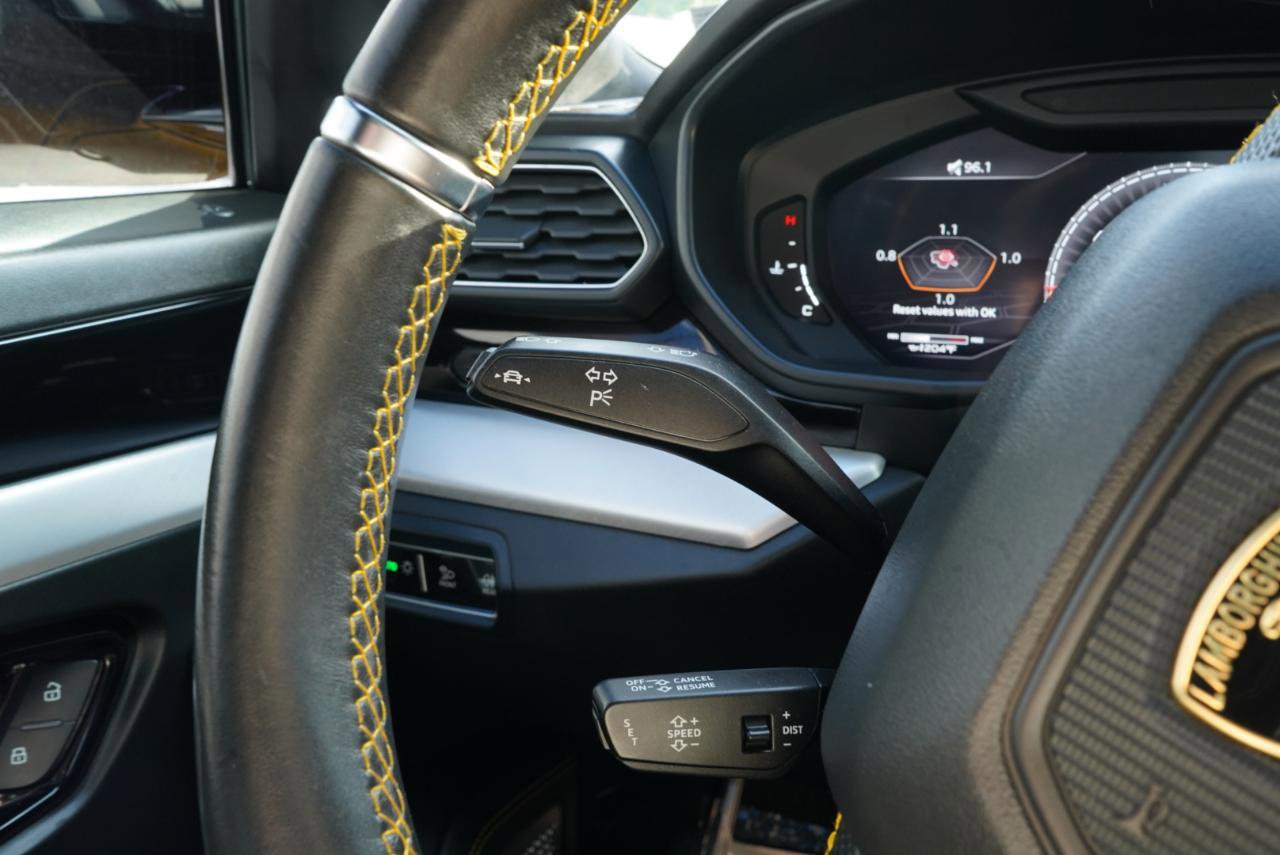 Used 2020 Lamborghini Urus AWD/4WD image 28