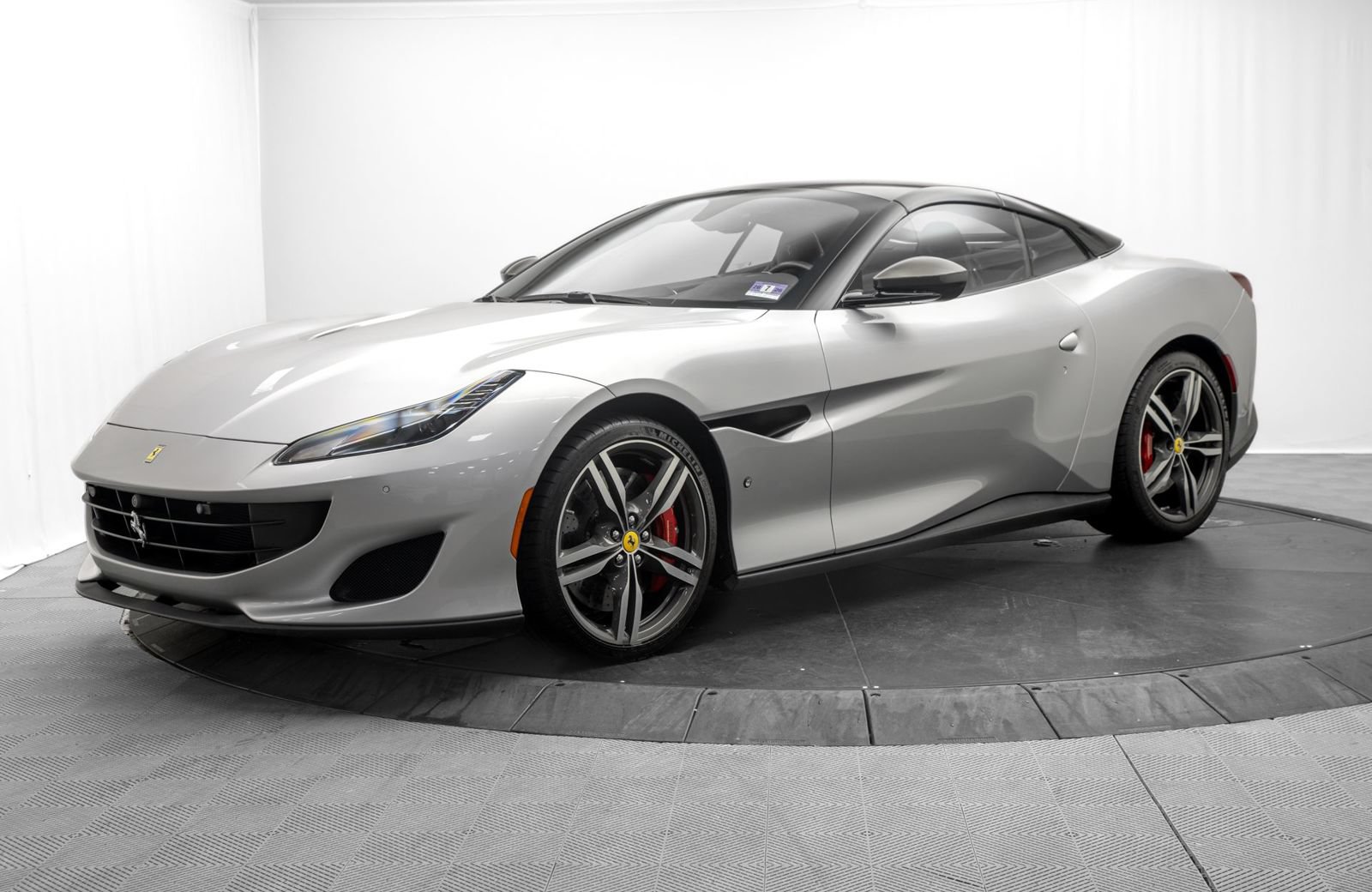 Used 2019 Ferrari Portofino RWD image 11