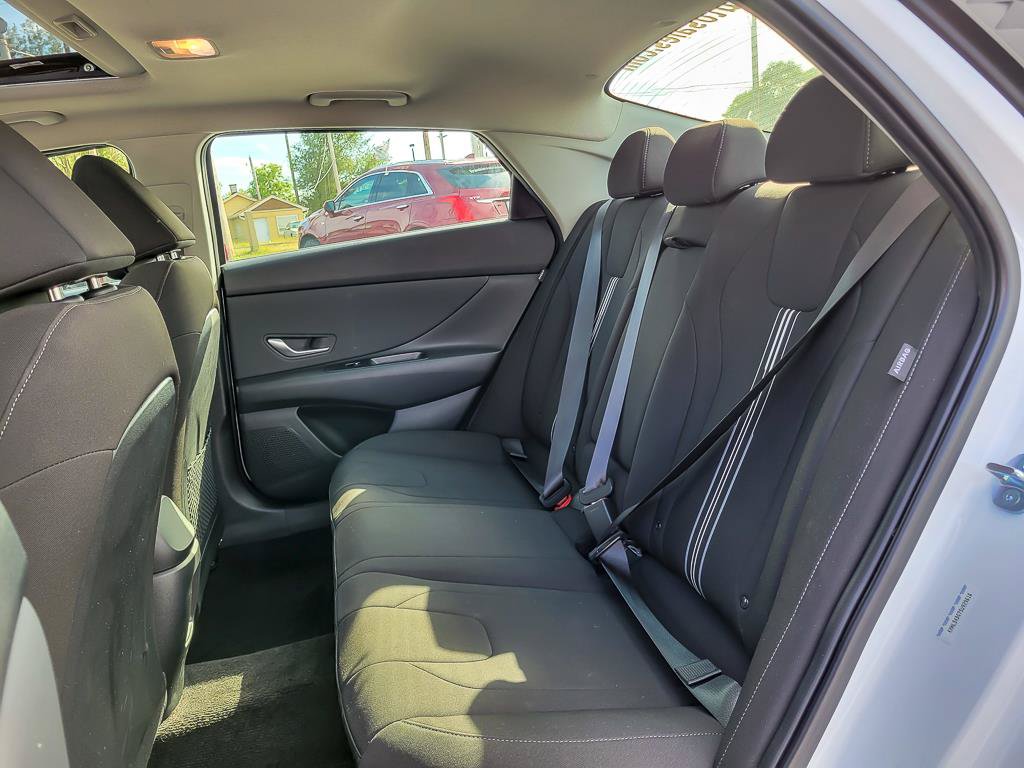 Used 2025 Hyundai Elantra SEL FWD image 12
