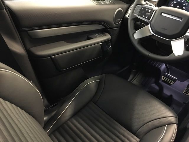 New 2024 Land Rover Discovery Dynamic SE image 26