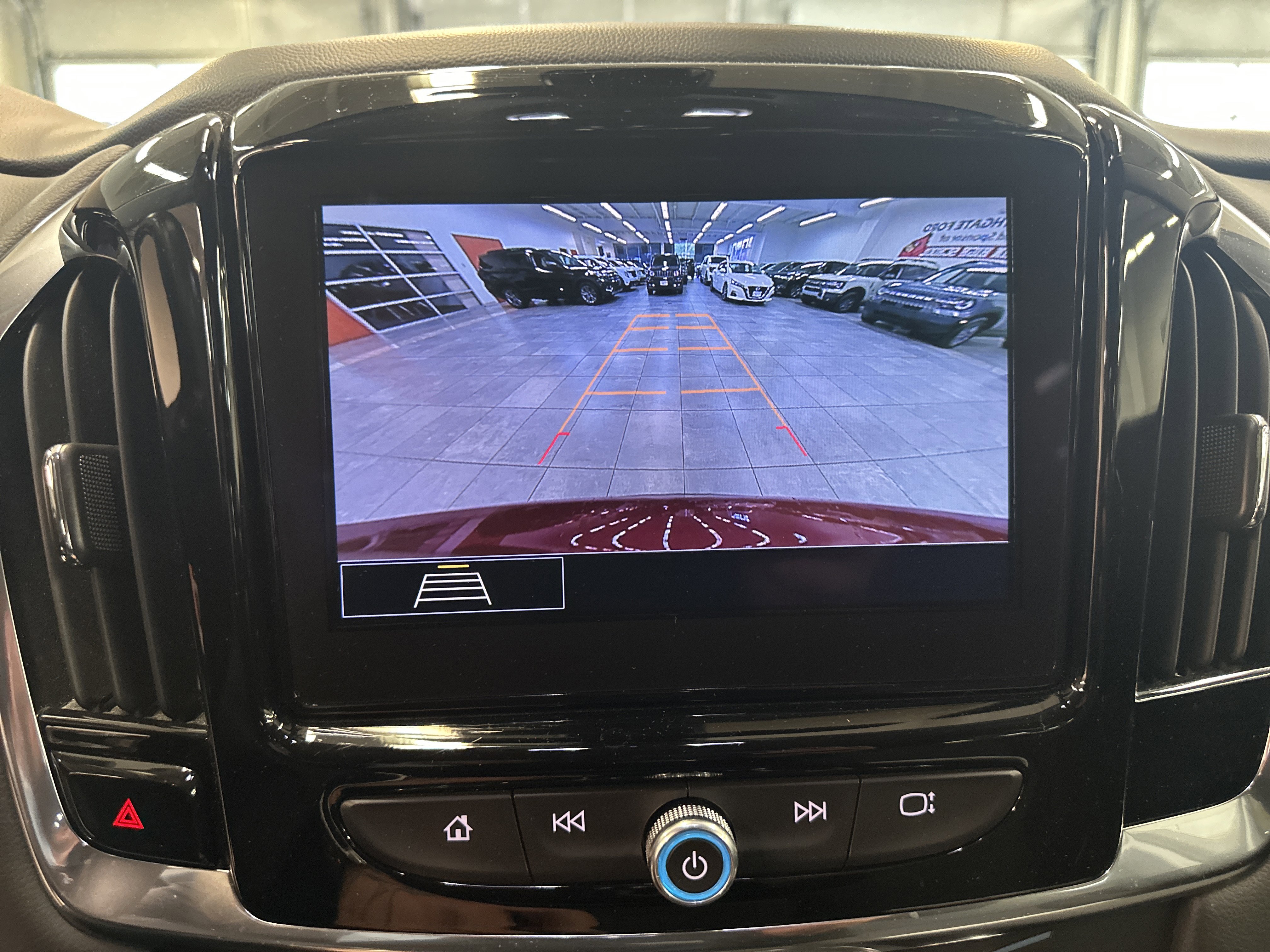 Used 2021 Chevrolet Traverse LT FWD image 20