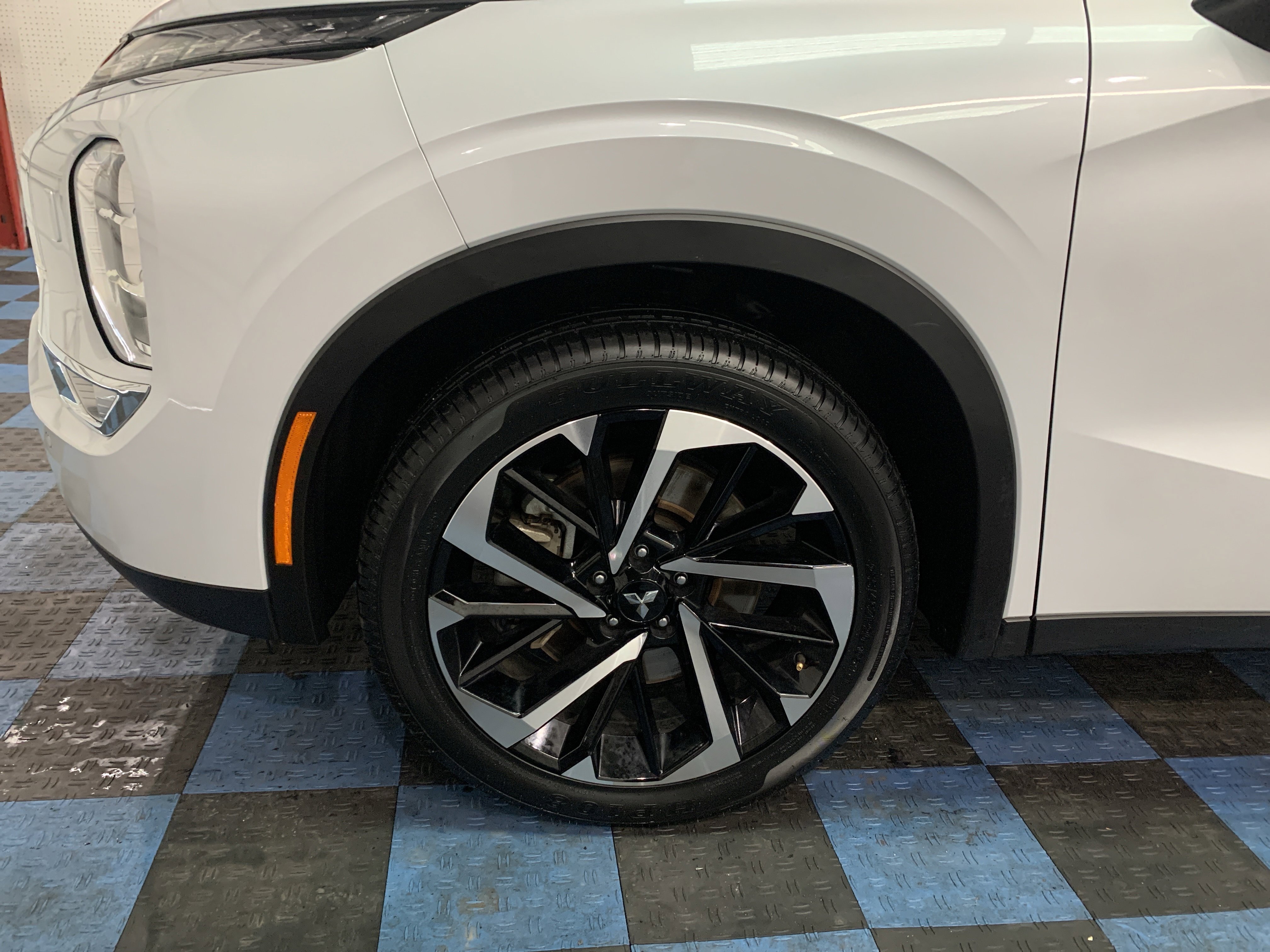 Used 2024 Mitsubishi Outlander Ralliart image 9