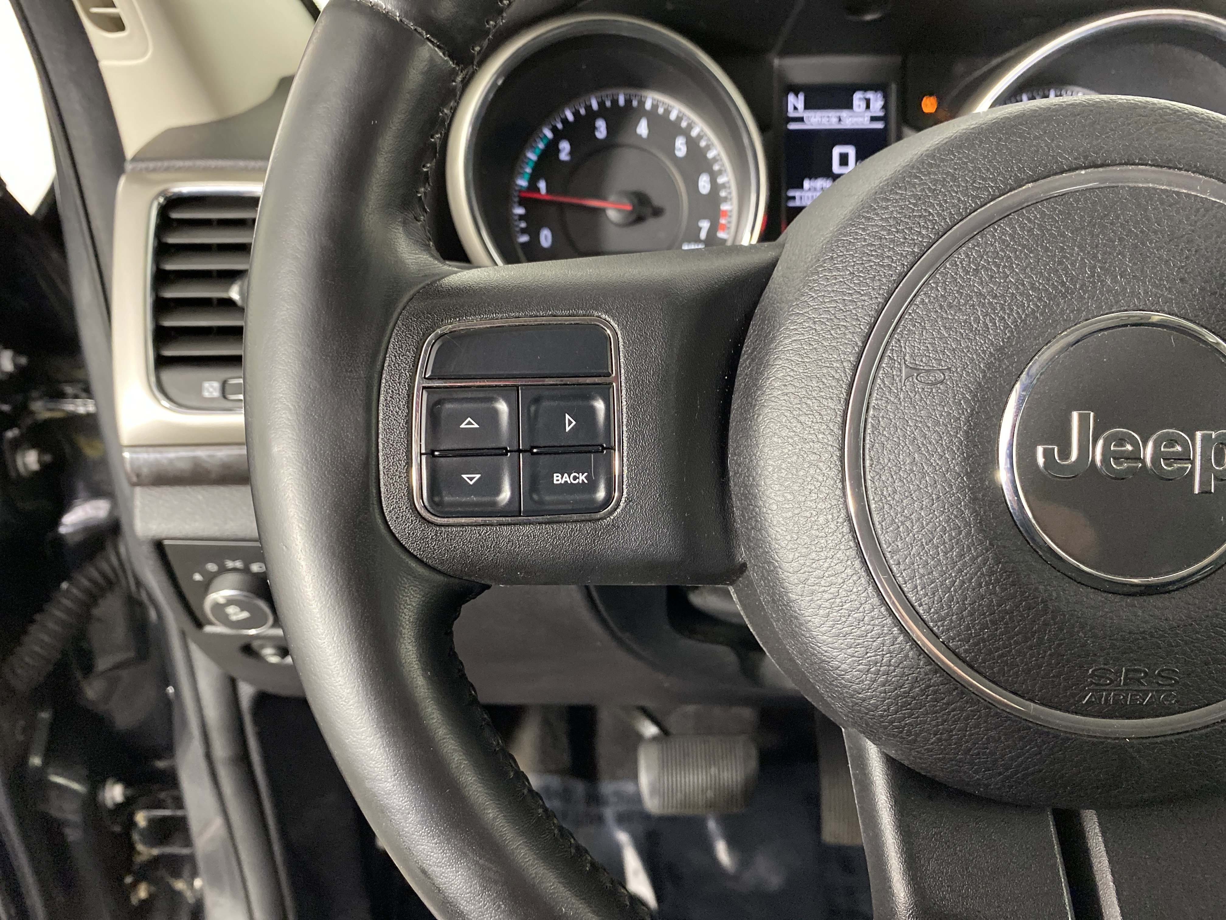 Used 2011 Jeep Grand Cherokee Laredo AWD/4WD image 18
