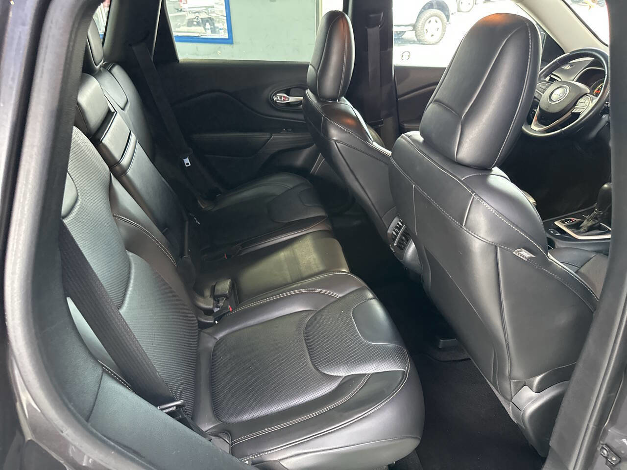 Used 2015 Jeep Cherokee Limited w/ Luxury Group image 20