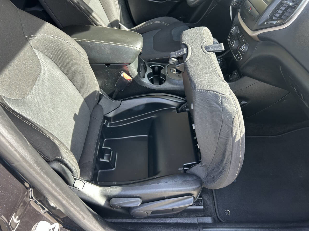 Used 2016 Jeep Cherokee Latitude image 23