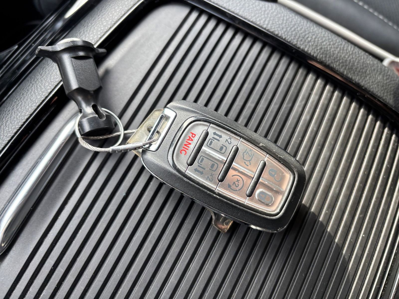 Used 2025 Chrysler Pacifica Limited image 28