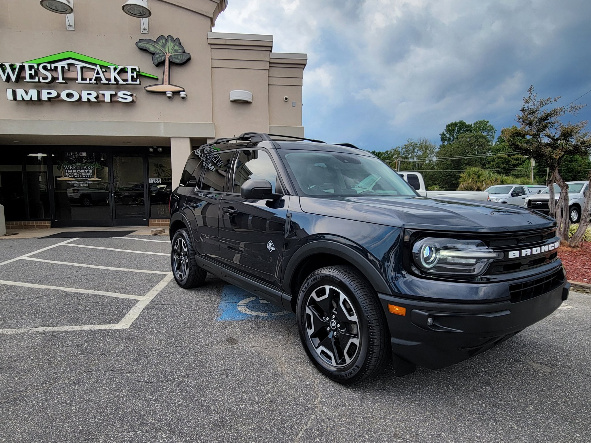 Used 2021 Ford Bronco Sport Outer Banks w/ Outer Banks Package (96D) image 2