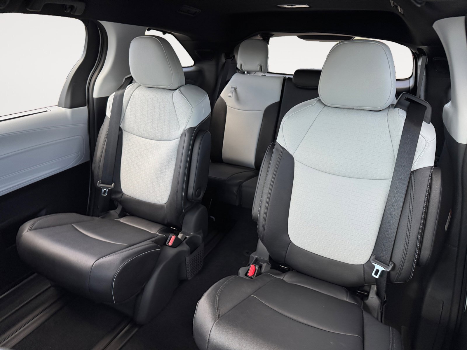 New 2026 Toyota Sienna XSE AWD/4WD image 17