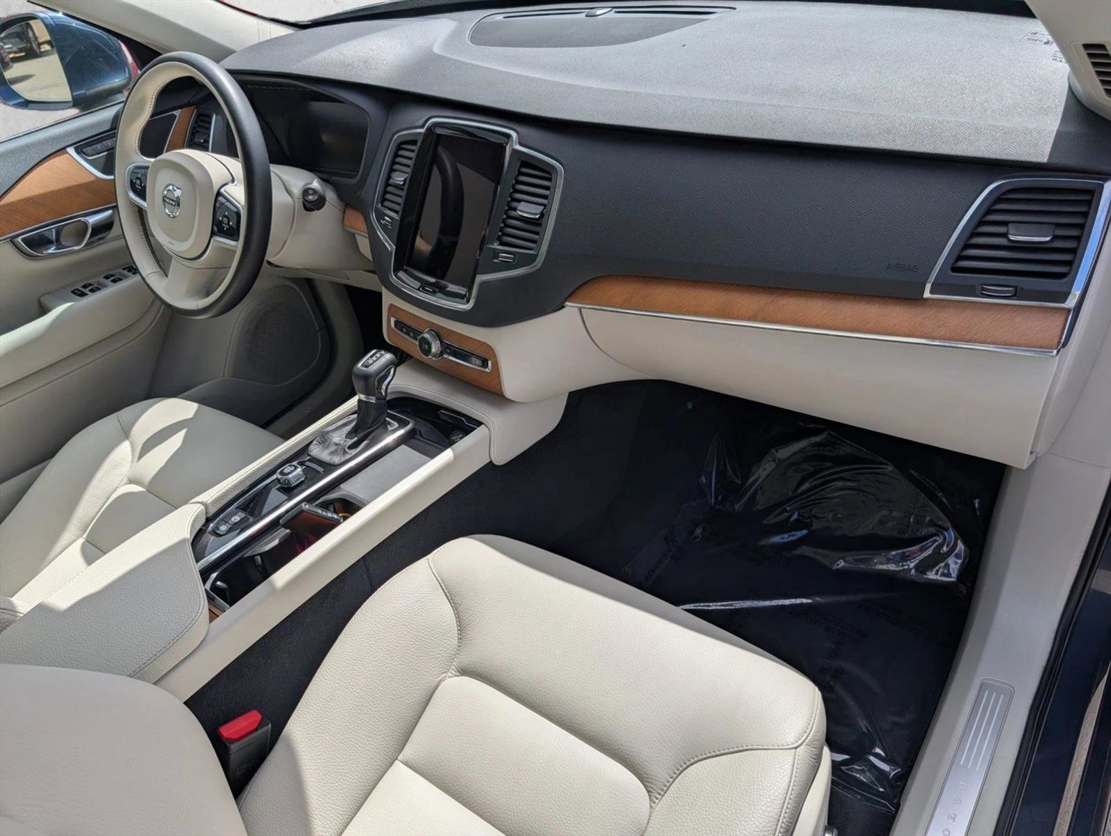 Used 2022 Volvo XC90 T5 Momentum AWD/4WD image 22