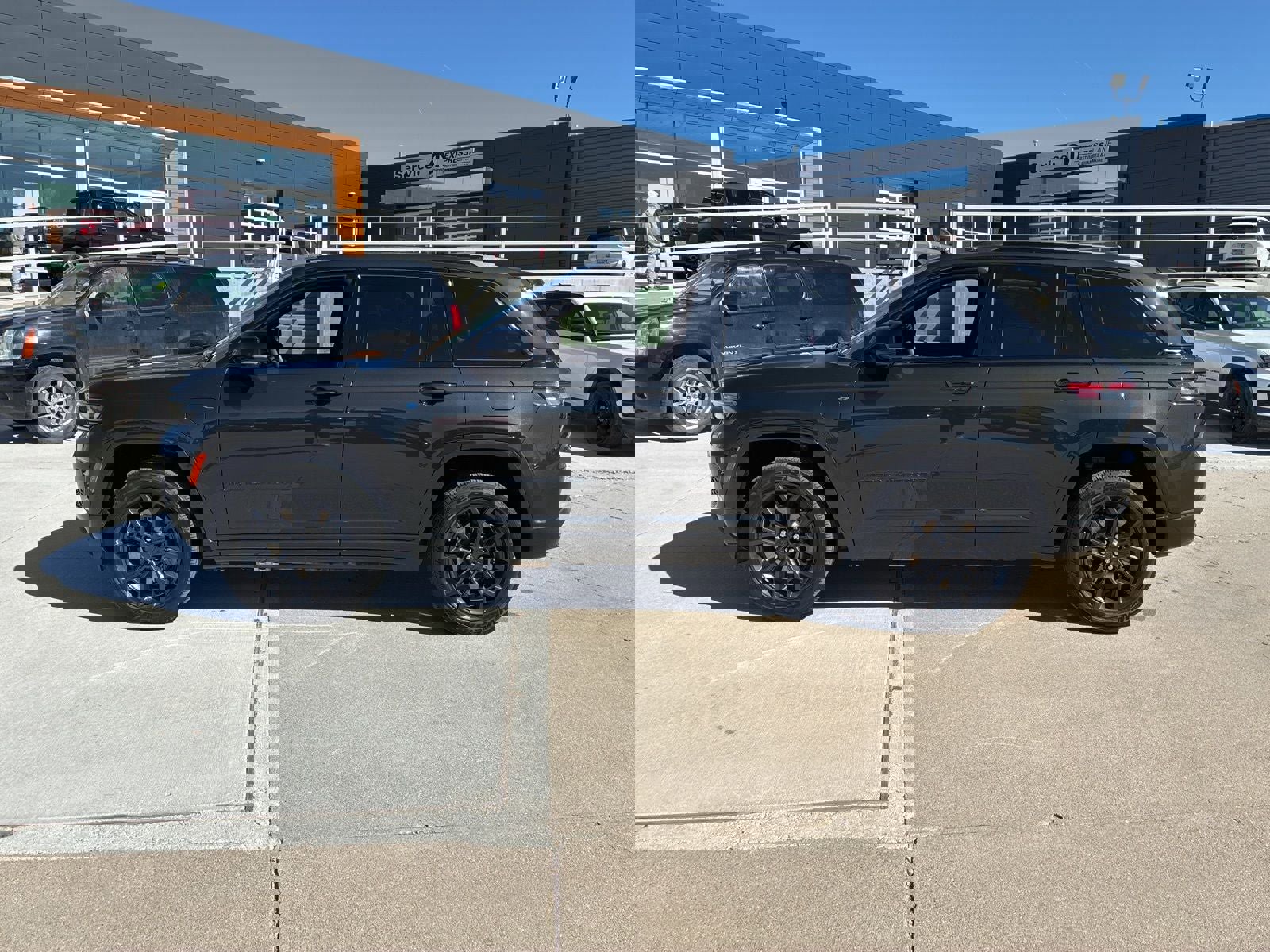 Used 2024 Jeep Grand Cherokee Limited 4xe image 2