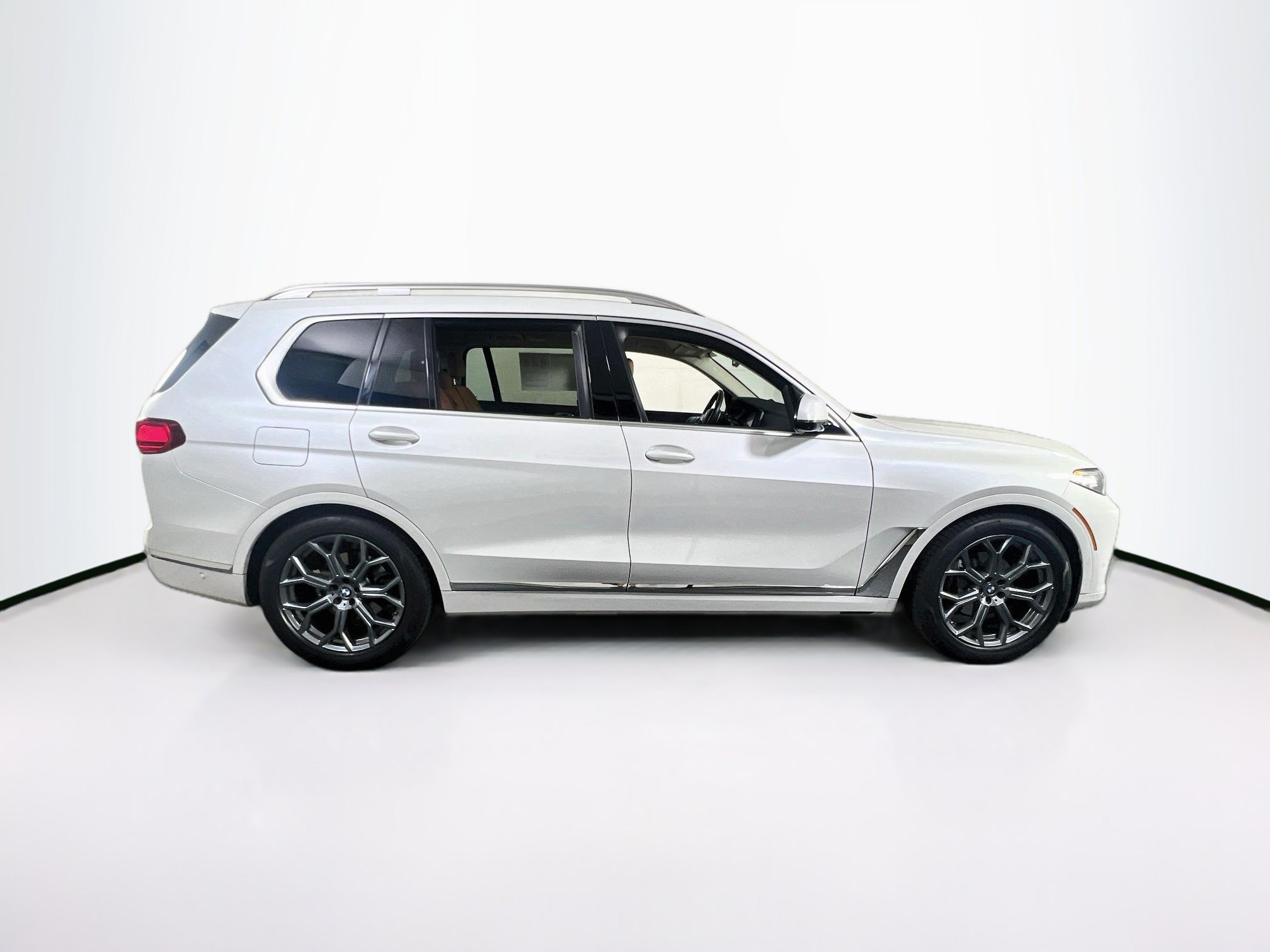 Used 2022 BMW X7 xDrive40i w/ Premium Package AWD/4WD image 4