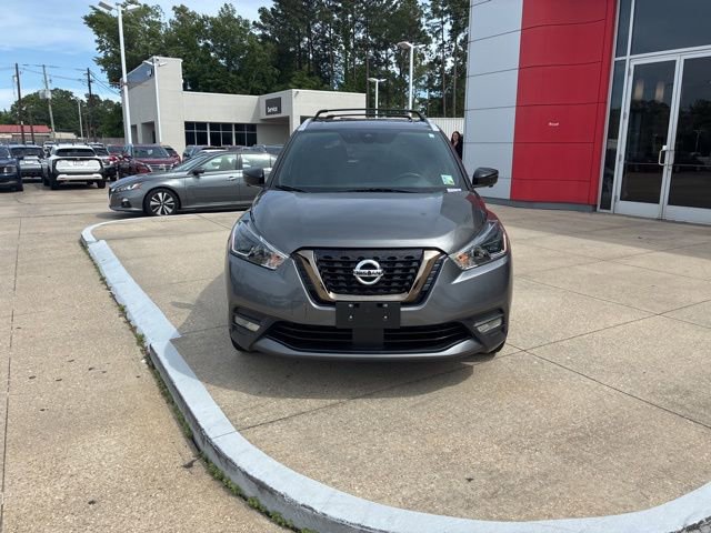 Used 2020 Nissan Kicks SR w/ Exterior Package FWD image 2