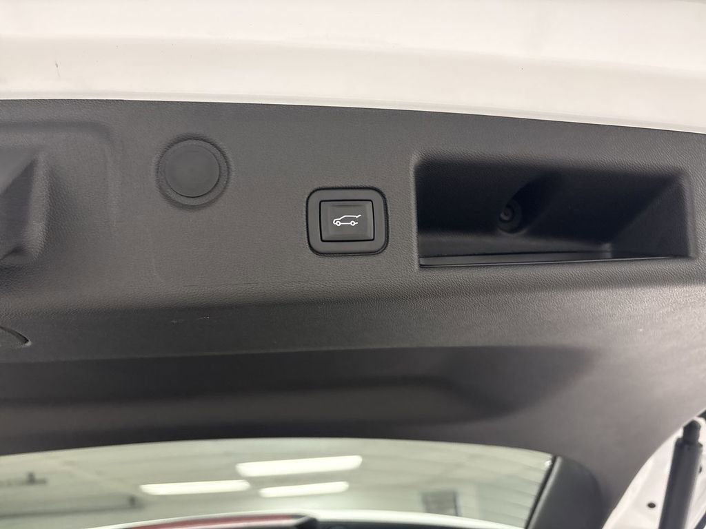 Used 2023 Chevrolet Equinox Premier image 32