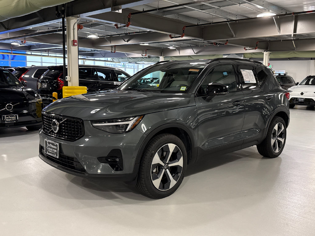 Certified 2026 Volvo XC40 B5 Plus AWD/4WD image 5