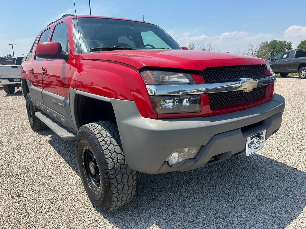 Used 2002 Chevrolet Avalanche 2500 w/ Convenience Pkg AWD/4WD image 2
