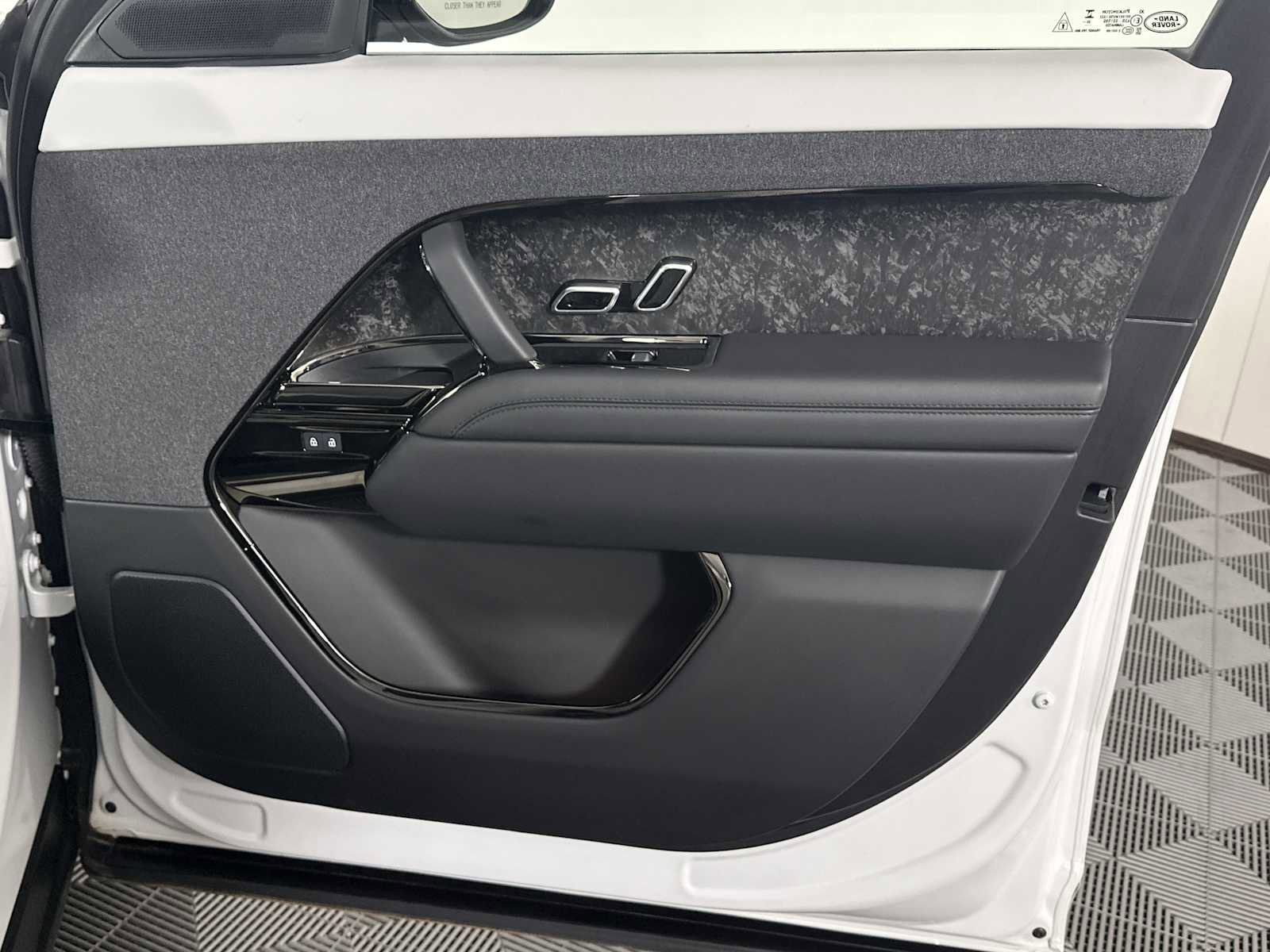 Used 2024 Land Rover Range Rover Sport Dynamic SE image 15