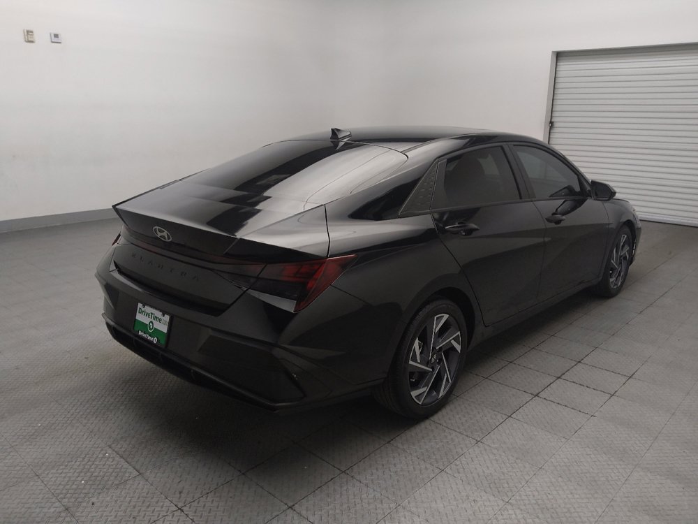 Used 2025 Hyundai Elantra SEL FWD image 9