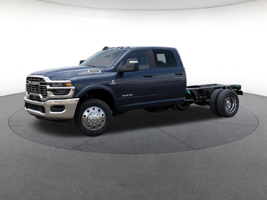 New 2026 RAM 4500 4x4 Crew Cab DRW image 2